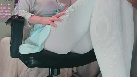 Snapshot of queen_nylon chatting on 05-06-26, 02:55 Carly online show from 05-06-26, 02:55