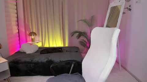 Snapshot of queen_of_deepthroat chatting on 12-14-25, 05:46 queen_of_deepthroat online show from 12-14-25, 05:46