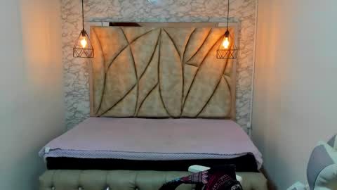 Snapshot of queen_perla_ chatting on 01-08-25, 12:05 online show from 01-08-25, 12:05