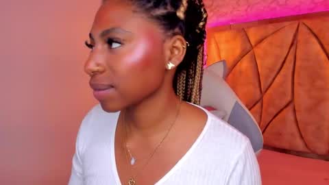 Snapshot of queen_perla_ chatting on 01-09-25, 02:29 online show from 01-09-25, 02:29