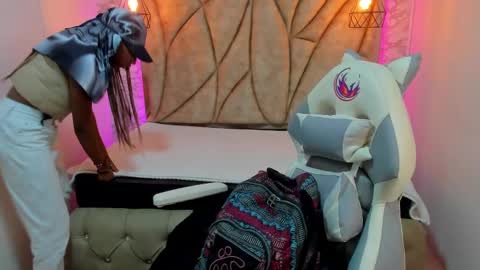 Snapshot of queen_perla_ chatting on 01-10-25, 11:22 online show from 01-10-25, 11:22