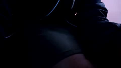 Snapshot of queen_perla_ chatting on 01-11-25, 11:23 online show from 01-11-25, 11:23