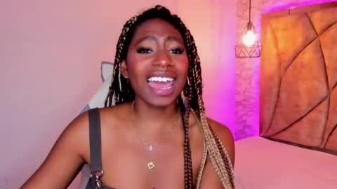 Snapshot of queen_perla_ chatting on 01-11-25, 02:25 online show from 01-11-25, 02:25