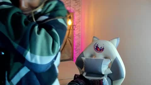 Snapshot of queen_perla_ chatting on 01-15-25, 11:53 online show from 01-15-25, 11:53