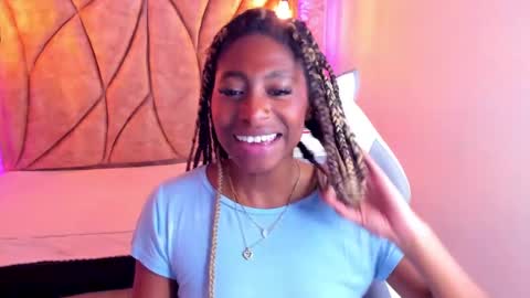 Snapshot of queen_perla_ chatting on 01-16-25, 05:44 online show from 01-16-25, 05:44