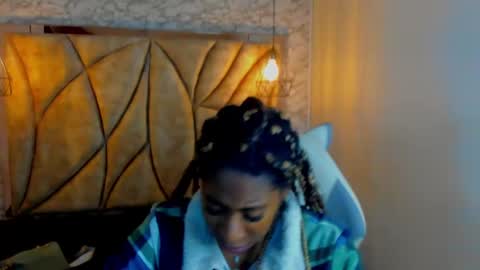 Snapshot of queen_perla_ chatting on 01-17-25, 11:17 online show from 01-17-25, 11:17