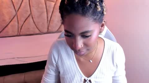 Snapshot of queen_perla_ chatting on 01-18-25, 03:38 online show from 01-18-25, 03:38