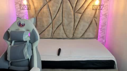 Snapshot of queen_perla_ chatting on 01-21-25, 11:24 online show from 01-21-25, 11:24