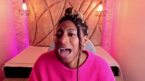 Snapshot of queen_perla_ chatting on 01-22-25, 03:07 online show from 01-22-25, 03:07