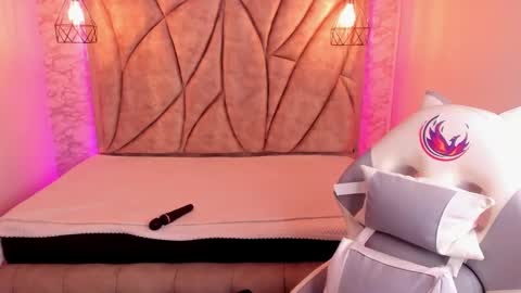 Snapshot of queen_perla_ chatting on 01-26-25, 05:55 online show from 01-26-25, 05:55