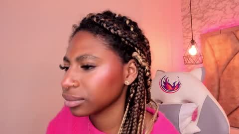 Snapshot of queen_perla_ chatting on 01-27-25, 03:39 online show from 01-27-25, 03:39