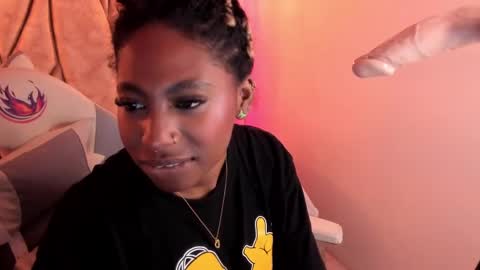 Snapshot of queen_perla_ chatting on 01-29-25, 02:32 online show from 01-29-25, 02:32