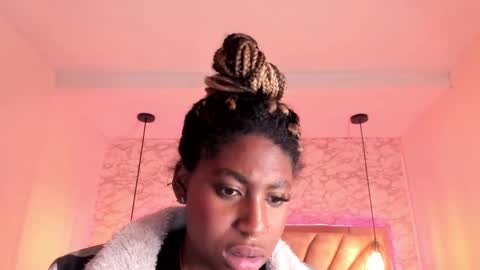 Snapshot of queen_perla_ chatting on 01-30-25, 12:29 online show from 01-30-25, 12:29