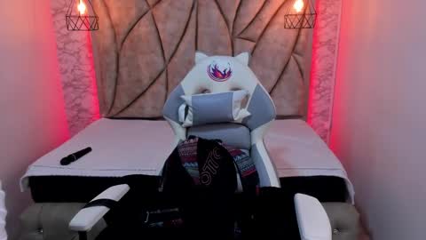 Snapshot of queen_perla_ chatting on 02-01-25, 11:54 online show from 02-01-25, 11:54