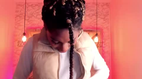 Snapshot of queen_perla_ chatting on 02-01-25, 02:56 online show from 02-01-25, 02:56