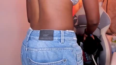 Snapshot of queen_perla_ chatting on 02-07-25, 11:45 online show from 02-07-25, 11:45