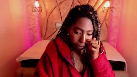 Snapshot of queen_perla_ chatting on 02-11-25, 03:18 online show from 02-11-25, 03:18