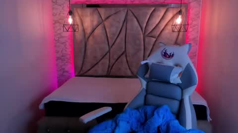 Snapshot of queen_perla_ chatting on 02-19-25, 12:00 online show from 02-19-25, 12:00