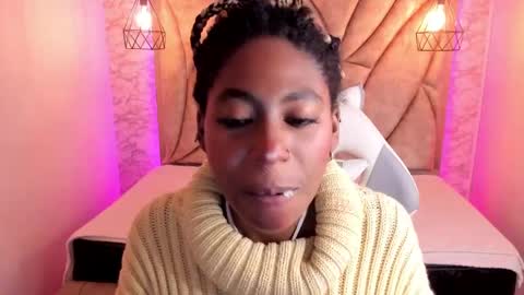 Snapshot of queen_perla_ chatting on 02-23-25, 03:02 online show from 02-23-25, 03:02