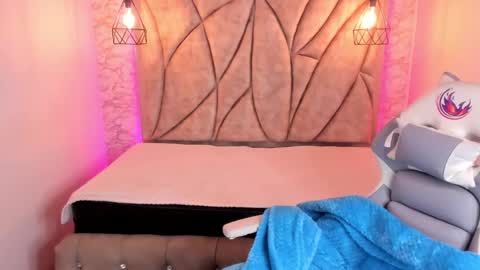 Snapshot of queen_perla_ chatting on 02-26-25, 12:03 online show from 02-26-25, 12:03