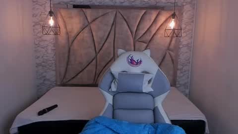 Snapshot of queen_perla_ chatting on 02-27-25, 12:02 online show from 02-27-25, 12:02