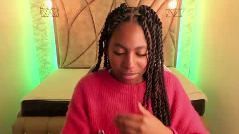 Snapshot of queen_perla_ chatting on 02-28-25, 08:18 online show from 02-28-25, 08:18