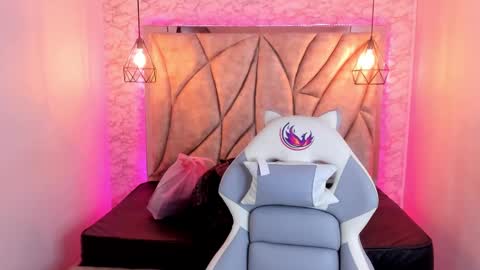 Snapshot of queen_perla_ chatting on 03-04-25, 11:51 online show from 03-04-25, 11:51