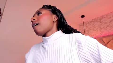 Snapshot of queen_perla_ chatting on 03-05-25, 09:48 online show from 03-05-25, 09:48