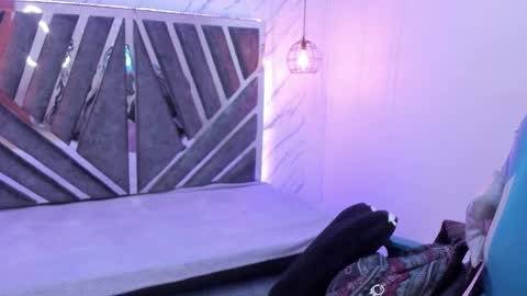 Snapshot of queen_perla_ chatting on 09-10-25, 11:21 online show from 09-10-25, 11:21