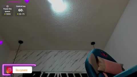 Snapshot of queen_perla_ chatting on 09-20-25, 11:33 online show from 09-20-25, 11:33