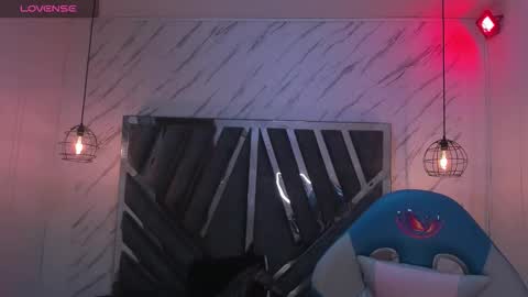 Snapshot of queen_perla_ chatting on 10-13-25, 11:32 online show from 10-13-25, 11:32