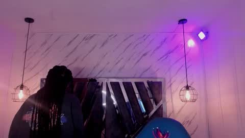 Snapshot of queen_perla_ chatting on 10-15-25, 11:21 online show from 10-15-25, 11:21