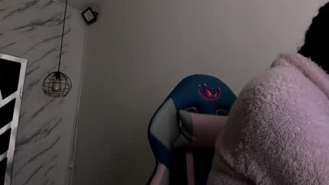 Snapshot of queen_perla_ chatting on 11-01-25, 11:45 online show from 11-01-25, 11:45