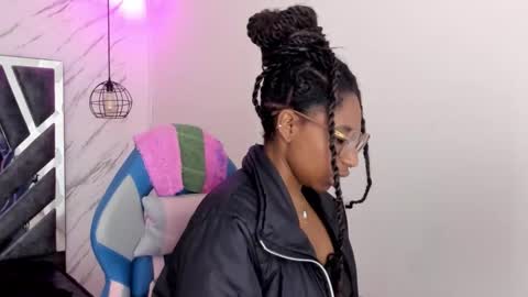 Snapshot of queen_perla_ chatting on 11-09-25, 11:52 online show from 11-09-25, 11:52