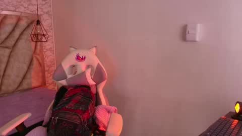 Snapshot of queen_perla_ chatting on 11-24-25, 11:21 online show from 11-24-25, 11:21