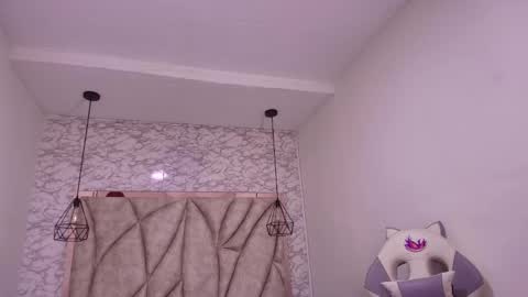 Snapshot of queen_perla_ chatting on 11-28-25, 12:08 online show from 11-28-25, 12:08