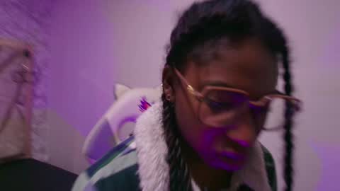 Snapshot of queen_perla_ chatting on 12-03-25, 11:19 online show from 12-03-25, 11:19