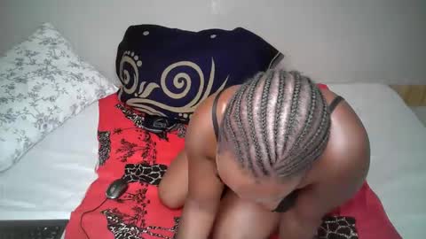 Snapshot of queen_pretty11 chatting on 05-15-26, 06:53 queen_pretty11 online show from 05-15-26, 06:53