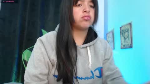 Snapshot of queen_salomme chatting on 10-13-25, 11:43 queen_salomme online show from 10-13-25, 11:43