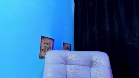 Snapshot of queen_salomme chatting on 11-24-25, 10:42 queen_salomme online show from 11-24-25, 10:42