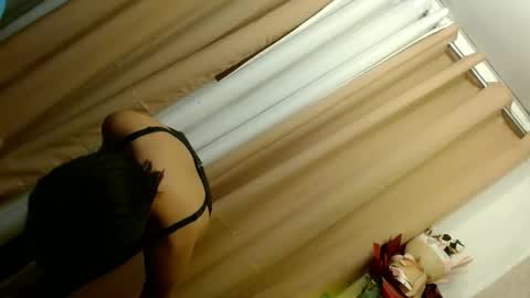 Snapshot of queena10 chatting on 05-28-26, 09:12 CALL ME YOUR QUEEN AIVY1 online show from 05-28-26, 09:12
