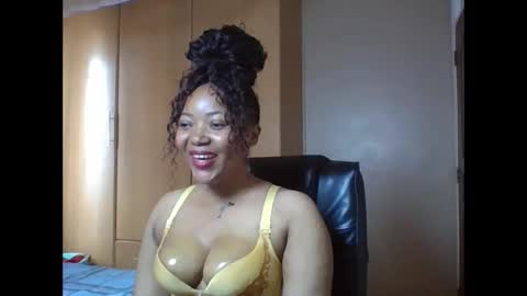 Queenbebony2 online show from 04-28-26, 07:24