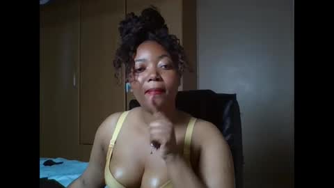 Snapshot of queenbebony2 chatting on 05-12-26, 04:20 Queenbebony2 online show from 05-12-26, 04:20