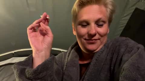 Snapshot of queenbeeangel chatting on 03-26-26, 08:36 Angel online show from 03-26-26, 08:36