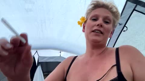 Snapshot of queenbeeangel chatting on 03-30-26, 05:58 Angel online show from 03-30-26, 05:58