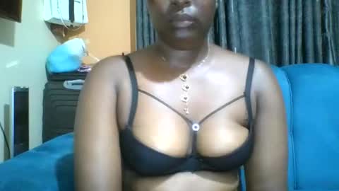 Snapshot of queenbella780 chatting on 05-15-26, 03:57 queenbella780 online show from 05-15-26, 03:57