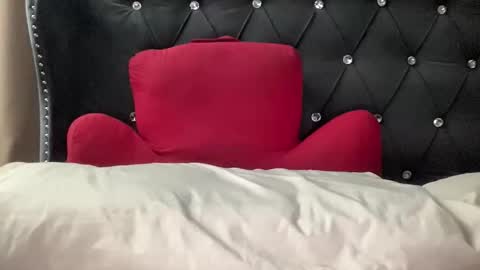 QUEEN online show from 04-13-26, 10:48