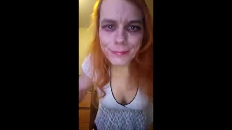 Snapshot of queenbitchholly chatting on 12-17-25, 01:33 queenbitchholly online show from 12-17-25, 01:33