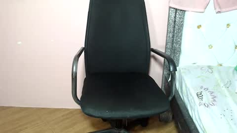 queenchloe1 online show from 04-15-26, 06:26
