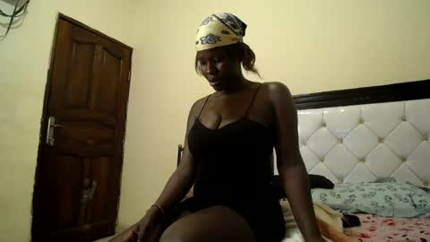 queencila online show from 07-16-26, 05:08